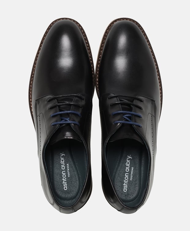 Schnürschuhe