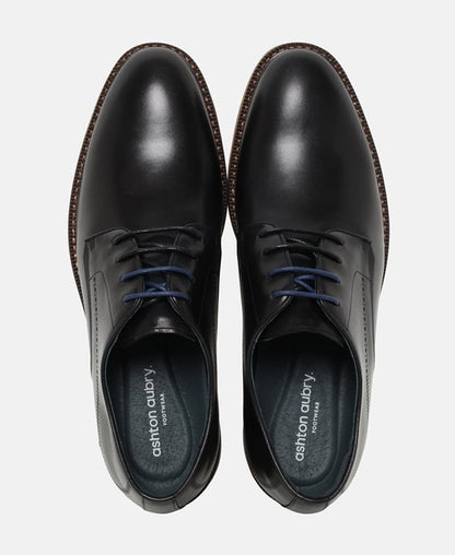 Schnürschuhe