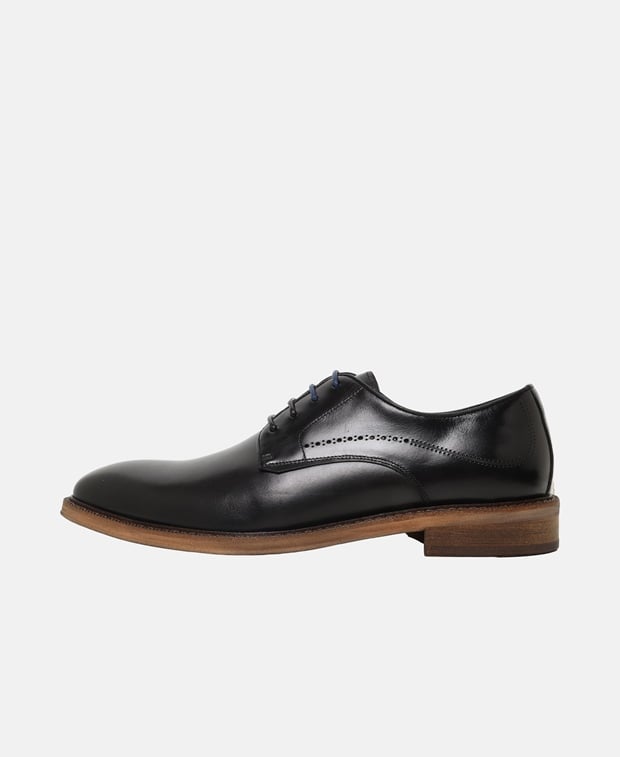 Schnürschuhe