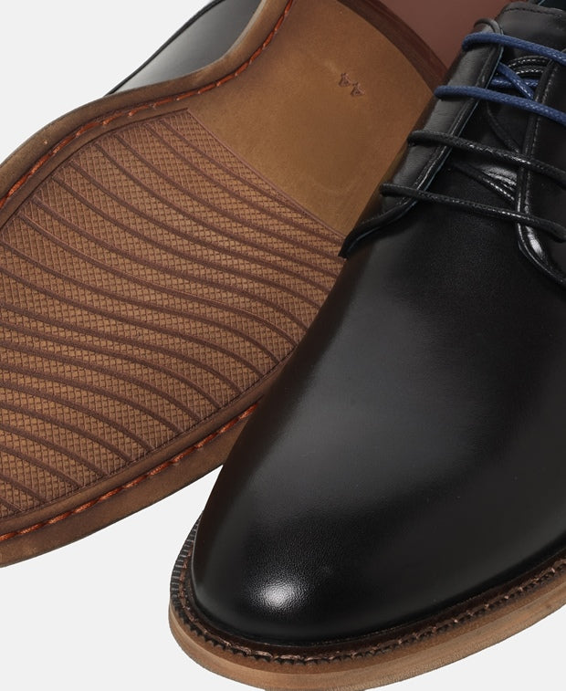 Schnürschuhe