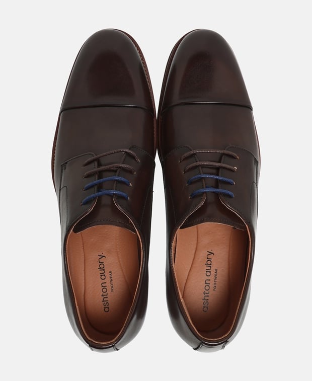 Schnürschuhe