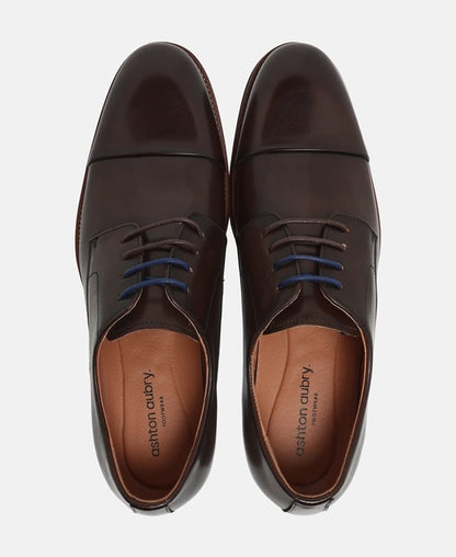 Schnürschuhe