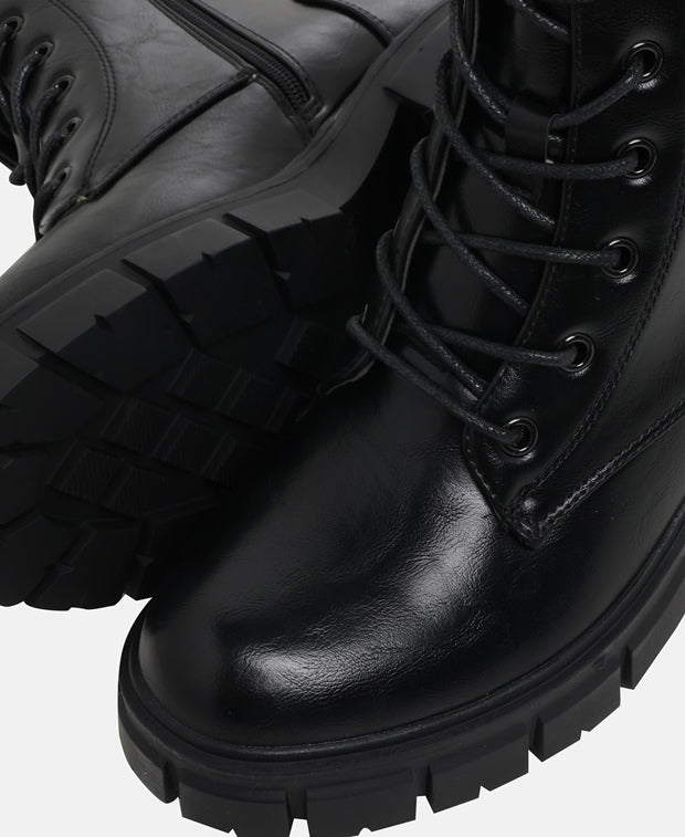Schnürboots