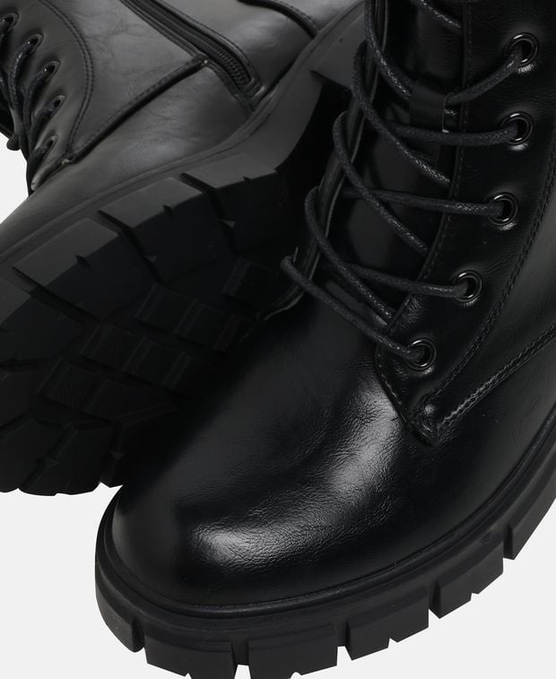 Schnürboots