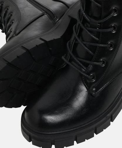 Schnürboots