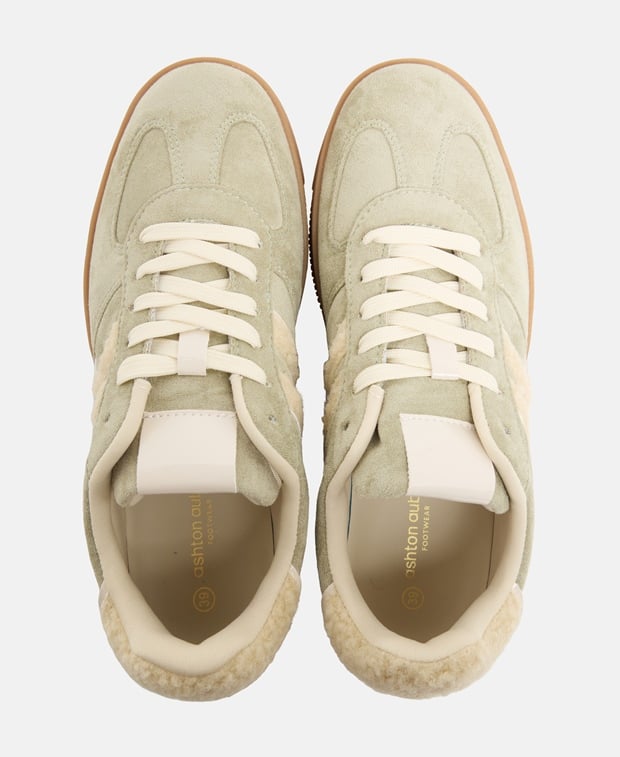 Sneaker