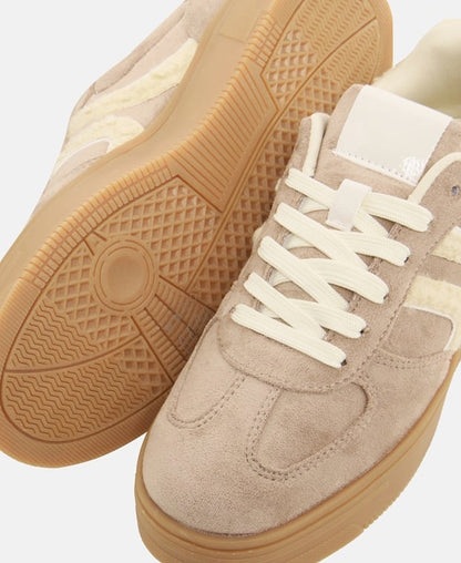 Sneaker