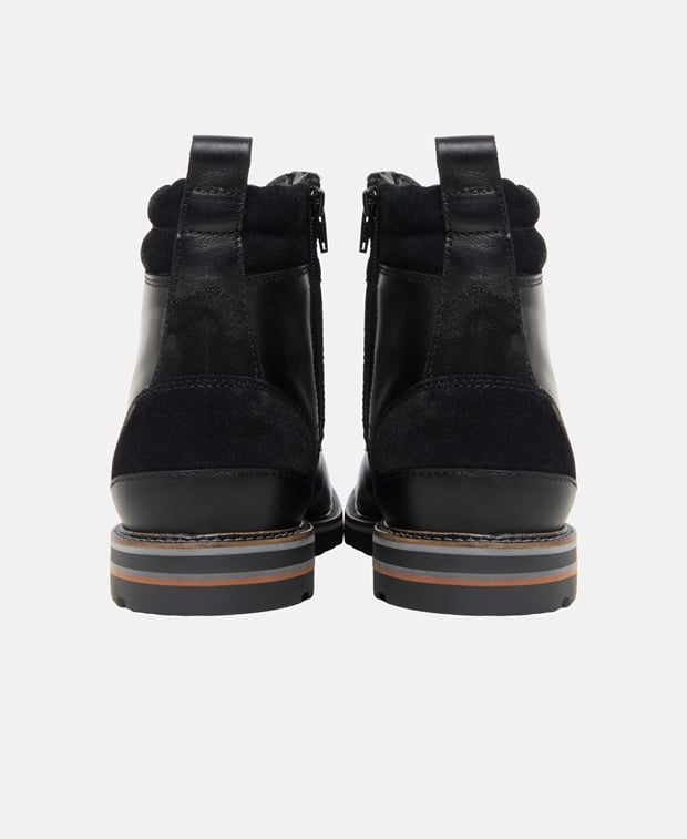 Schnürstiefeletten