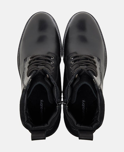Schnürstiefeletten