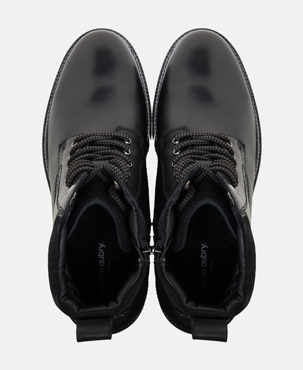Schnürstiefeletten