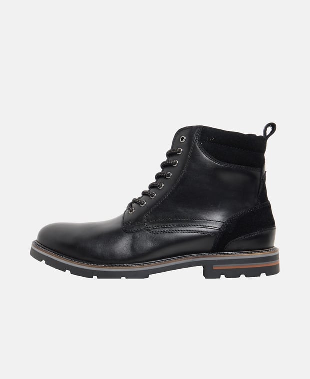 Schnürstiefeletten
