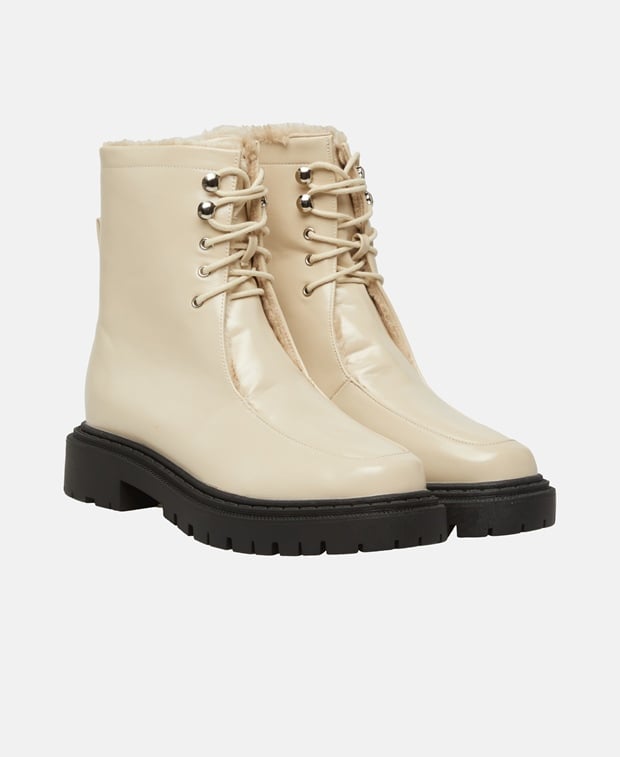 Schnürstiefeletten