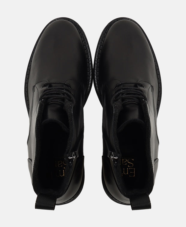Schnürstiefeletten