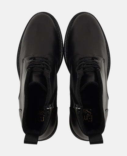 Schnürstiefeletten