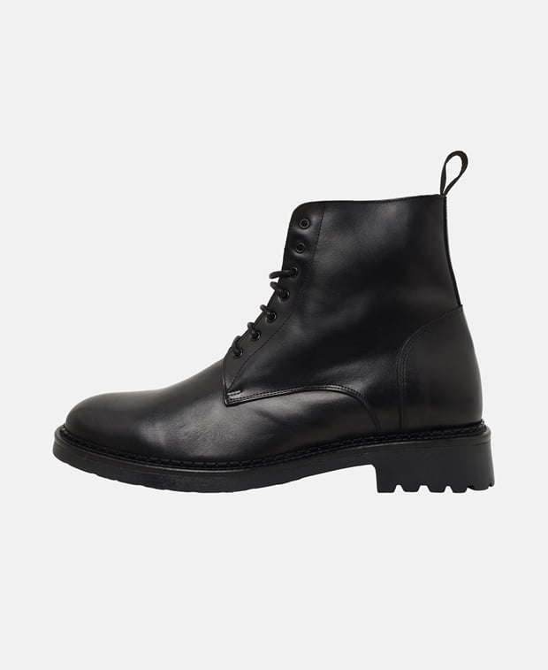 Schnürstiefeletten