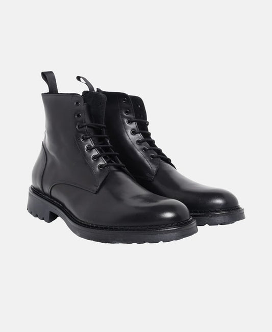 Schnürstiefeletten