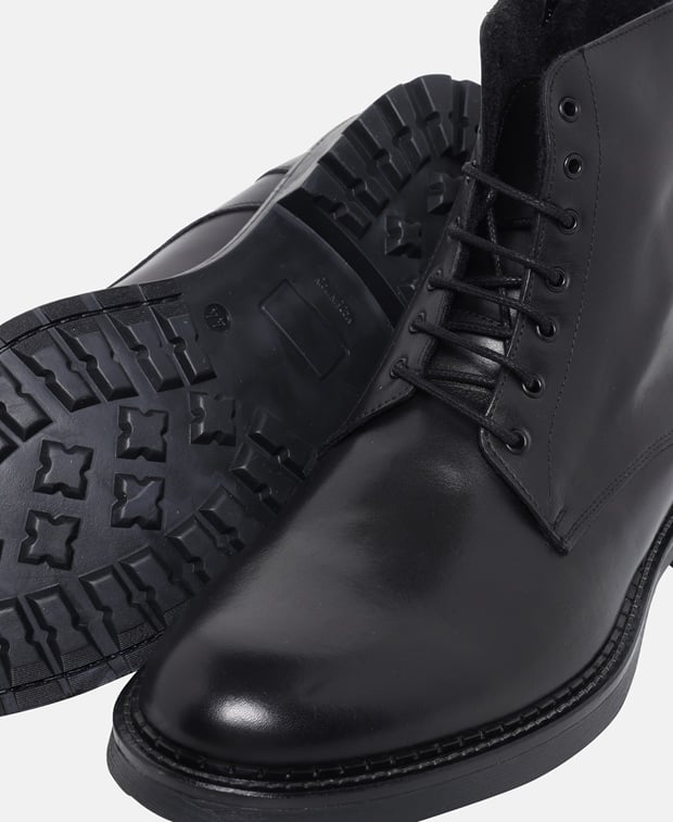 Schnürstiefeletten