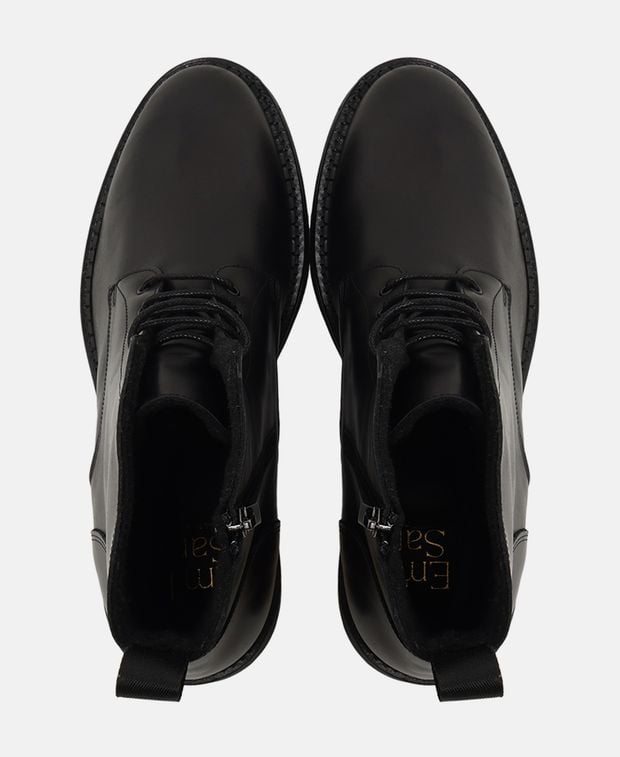 Schnürstiefeletten