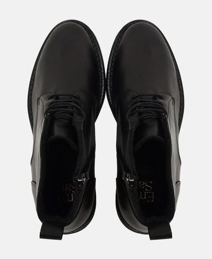 Schnürstiefeletten