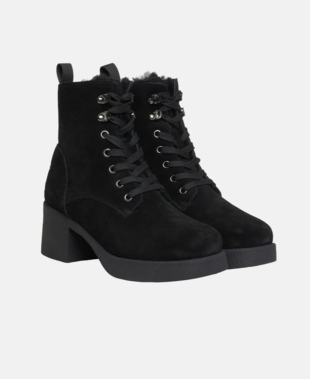 Schnürstiefeletten