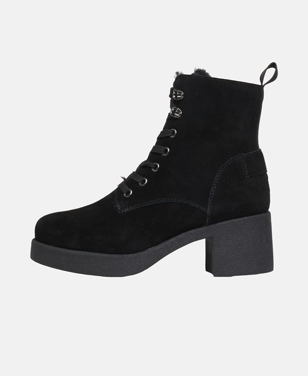 Schnürstiefeletten