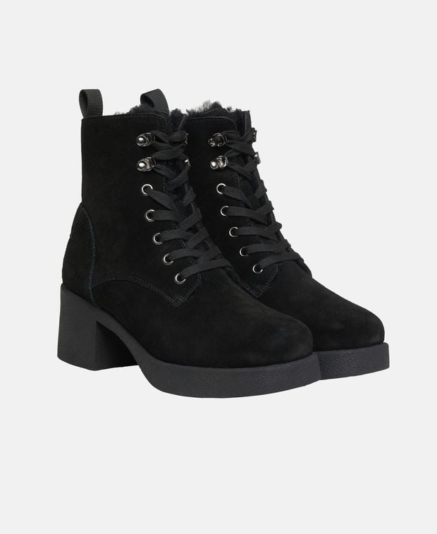 Schnürstiefeletten