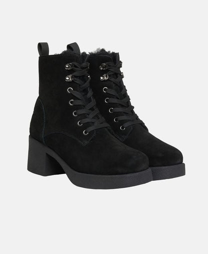 Schnürstiefeletten