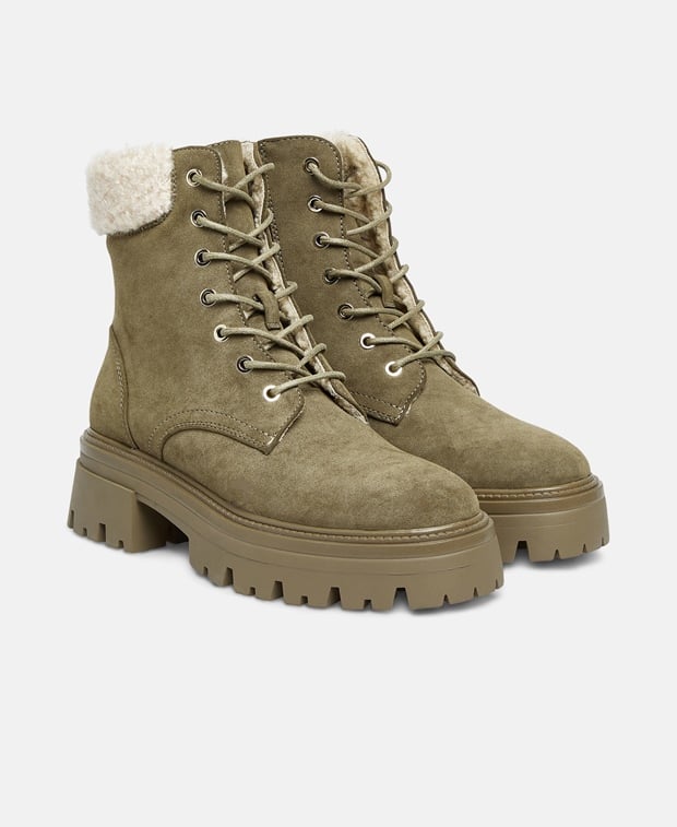 Schnürstiefeletten