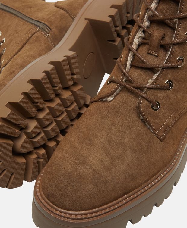 Schnürstiefeletten