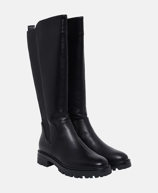 Wadenhohe Stiefel