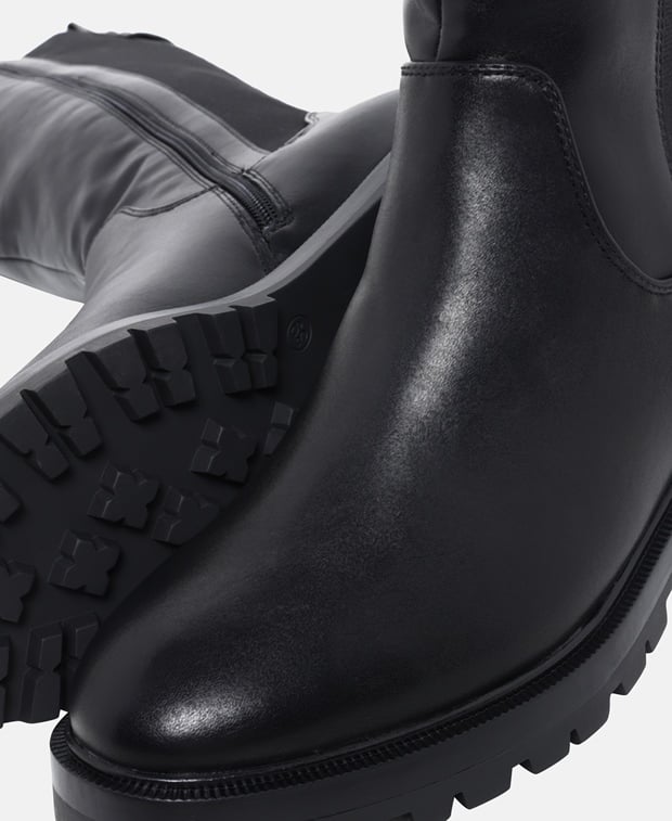 Wadenhohe Stiefel