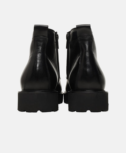 Schnürstiefeletten