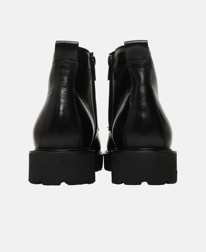 Schnürstiefeletten