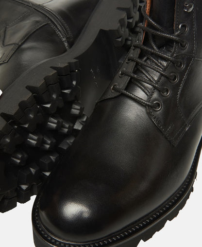 Schnürboots