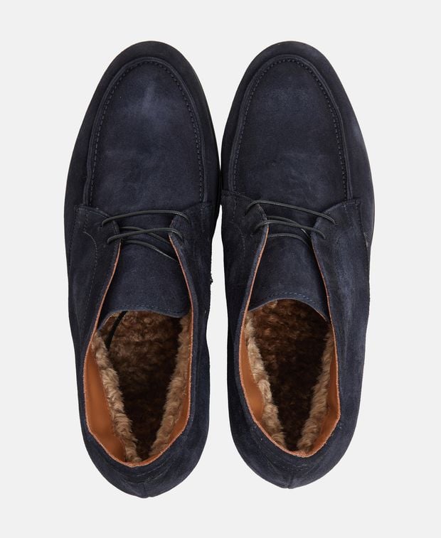Schnürschuhe