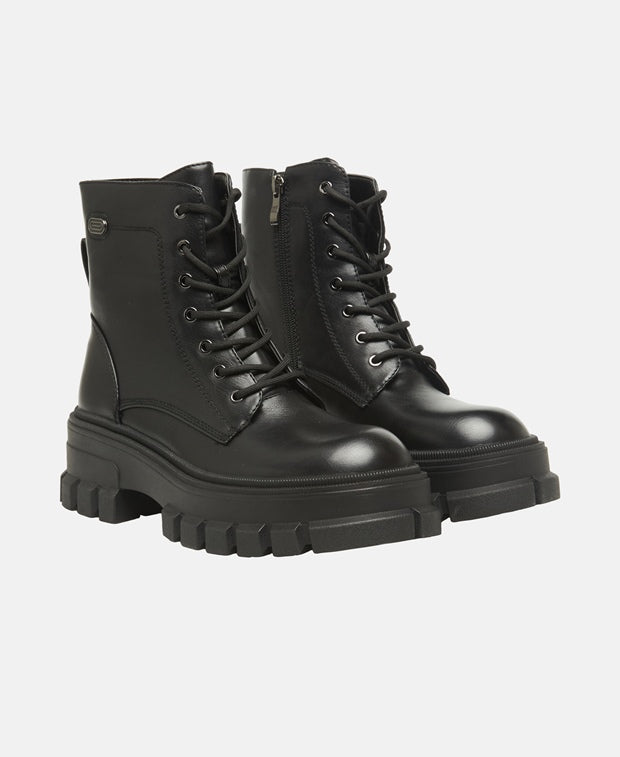 Schnürstiefeletten