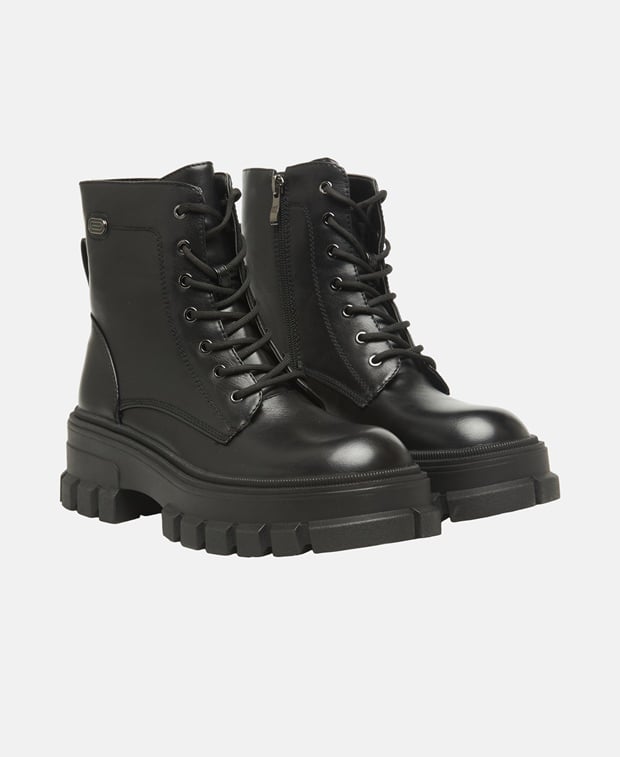 Schnürstiefeletten