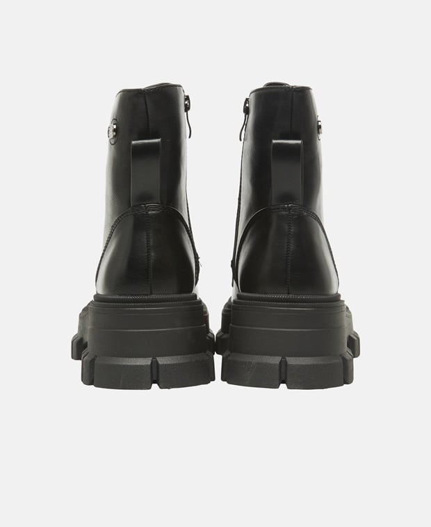 Schnürstiefeletten