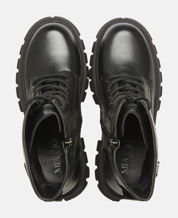 Schnürstiefeletten