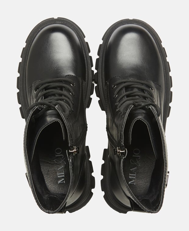 Schnürstiefeletten