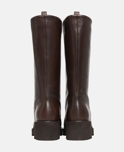 Wadenhohe Stiefel