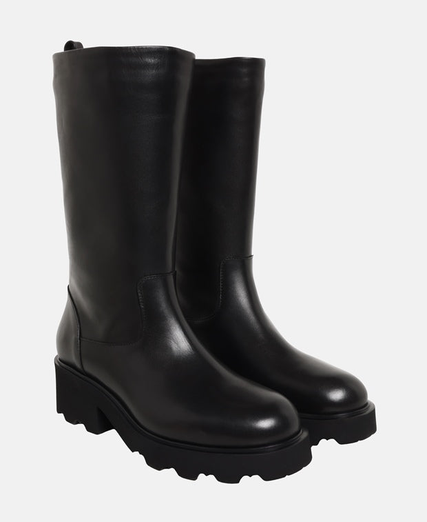 Wadenhohe Stiefel