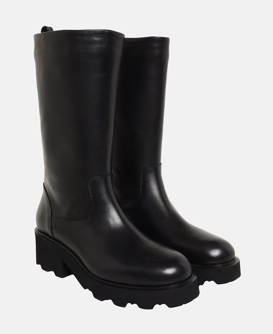 Wadenhohe Stiefel
