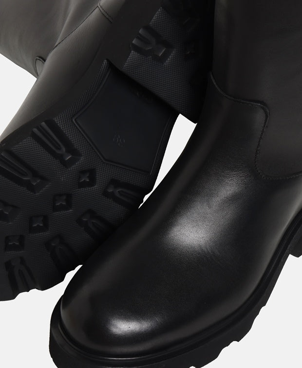 Wadenhohe Stiefel