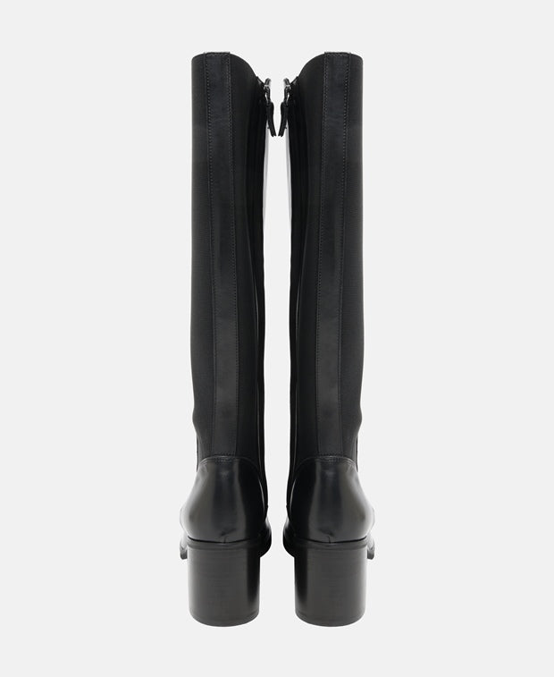 Wadenhohe Stiefel
