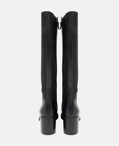 Wadenhohe Stiefel