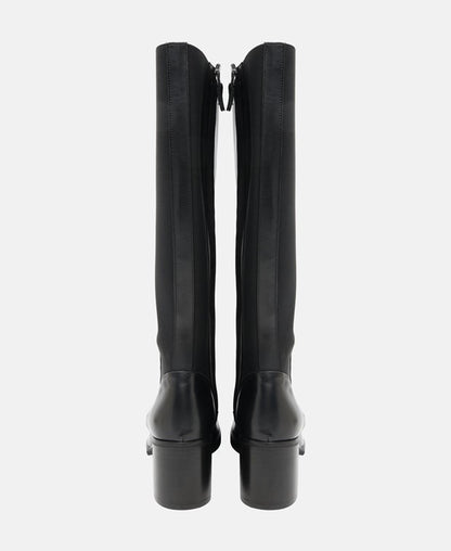 Wadenhohe Stiefel