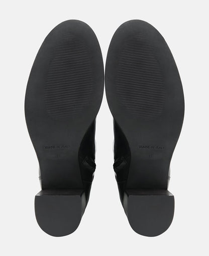 Wadenhohe Stiefel