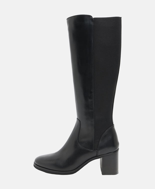 Wadenhohe Stiefel