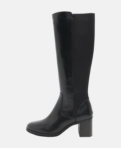 Wadenhohe Stiefel